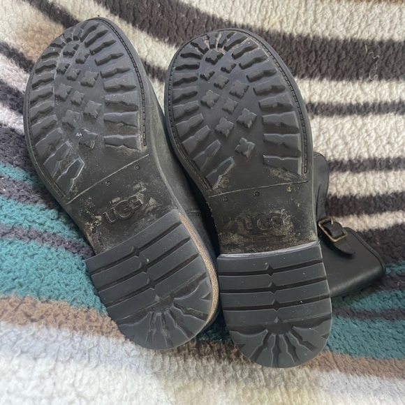 UGG Chaney Women’s Black Leather & Shearling Lined Boots Size 8.5 - Picture 3 of 3